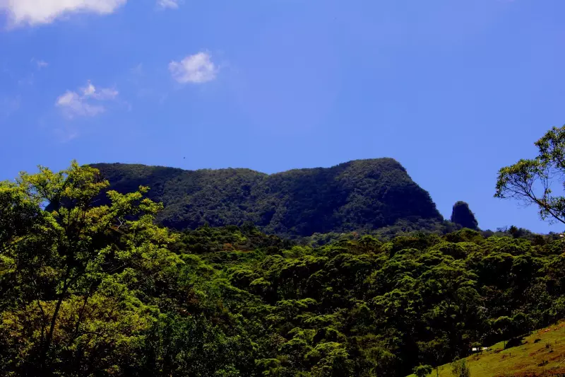 Ilhota: A Capital Catarinense da Moda Íntima e Praia que Surpreende Entre Natureza e Indústria