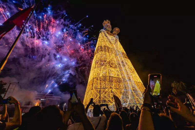 Imagem Gigante de Nossa Senhora de Nazaré Ilumina Belém com 37 Metros de Fé e Emoção