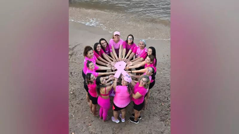Imagem Impactante: Atletas Formam Laço Rosa no Rio Tapajós em Alerta pelo Câncer de Mama