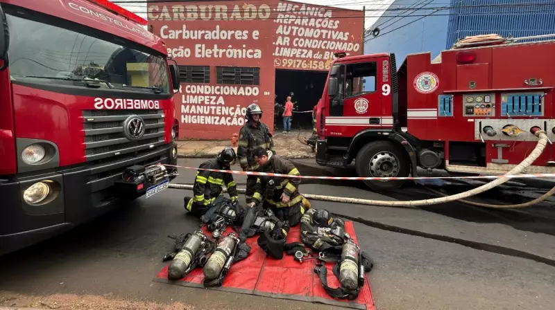 Incêndio de Grandes Proporções Consome Oficina Mecânica e Paralisa Avenida Movimentada em São Carlos