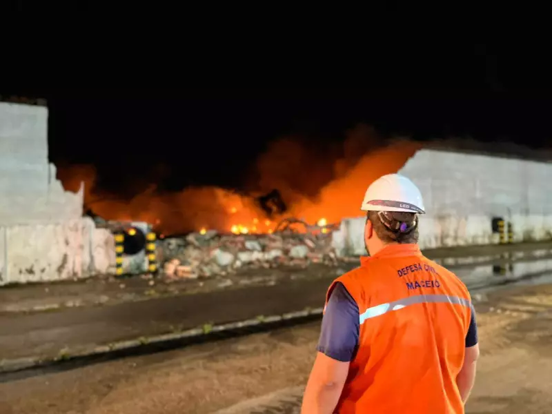 Incêndio de Grandes Proporções em Maceió: Galpão Industrial Será Demolido por Segurança