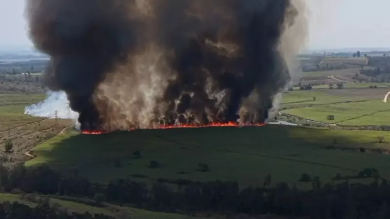 Incêndio de Grandes Proporções Ameaça Área Residencial em Itu; Bombeiros Trabalham sob Risco de Explosões