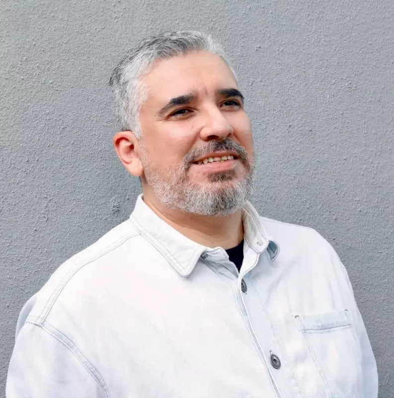 Jornalista alagoano brilha na Bienal com romance finalista de prêmio nacional