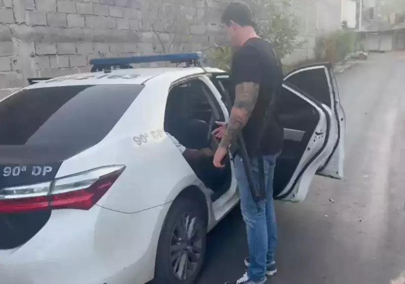 Jovem é preso com arma e drogas em Barra Mansa após ação da PM