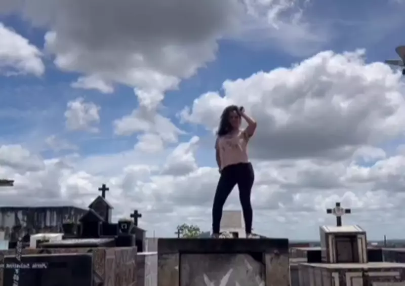 Jovem se arrepende após dança em cemitério viralizar: 'Precisava ter pensado antes de gravar'