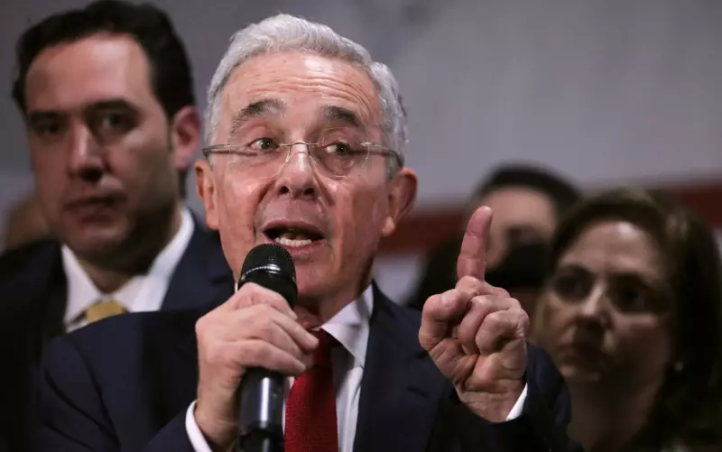 Justiça Colombiana Absolve Álvaro Uribe: Ex-presidente Tem Prisão Revogada em Julgamento Histórico