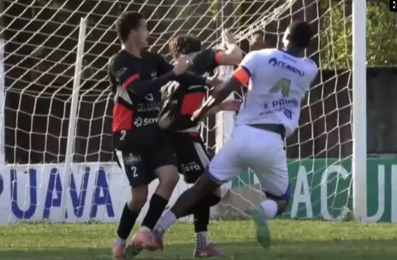 Justiça em xeque: jogador condenado a pena maior que agressor que o insultou com racismo