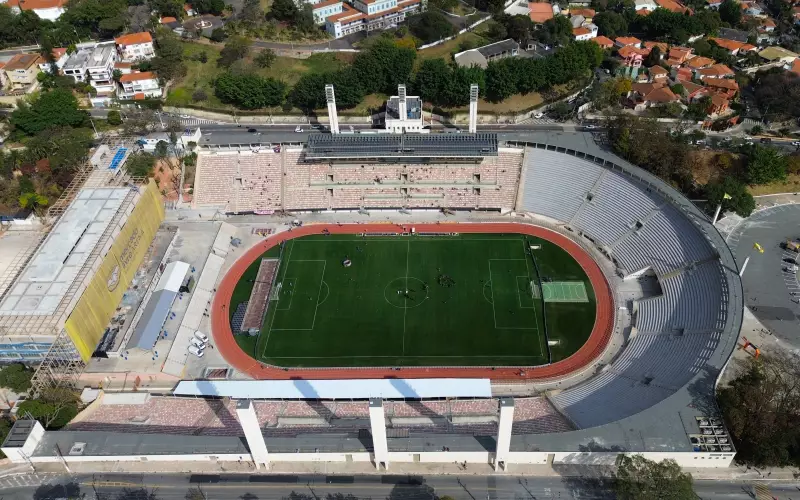Lendas do Futebol se Encontram em Jogo Solidário no Pacaembu: Um Domingo de Emoção e Solidariedade