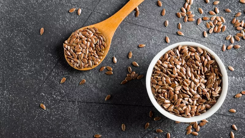 Linhaça: Óleo, Farinha ou Semente? Descubra a Melhor Forma de Incluir Este Superalimento na Sua Dieta