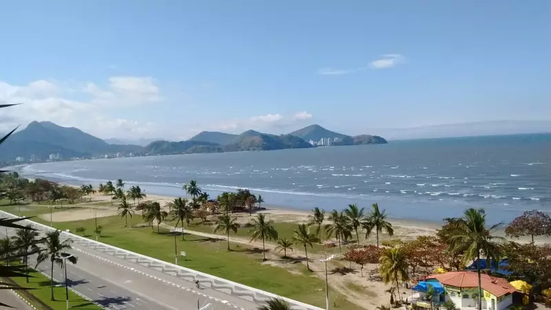 Litoral de SP em Alerta: 47 Praias Estão Impróprias para Banho Nesta Semana - Veja a Lista Completa
