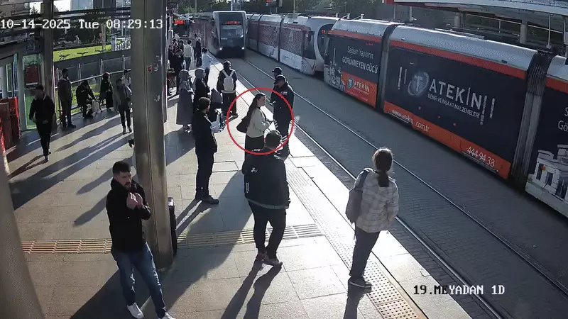 Milagre nos trilhos: Mulher escapa por segundos de trem em alta velocidade na Turquia