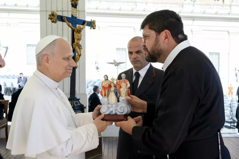 Momento Histórico: Papa Leão Recebe Imagem do Divino Pai Eterno de Padre Goiano no Vaticano