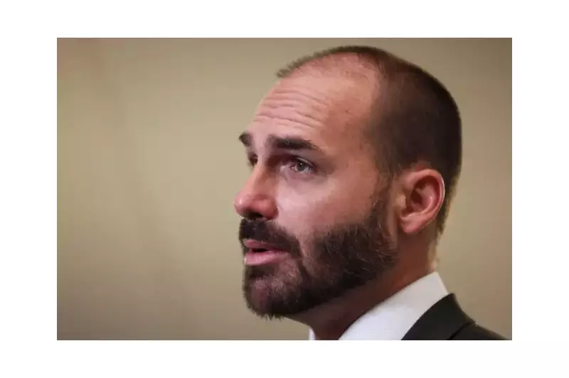 Moraes Barra Pedido da Defensoria para Notificar Eduardo Bolsonaro por Carta em Processo de Coação