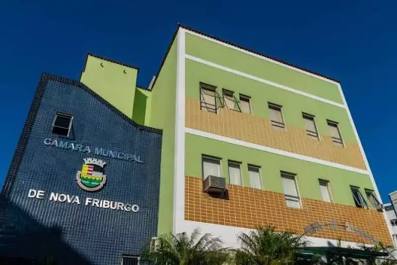 Nova Friburgo quer placas informativas em eventos com dinheiro público: transparência na prática