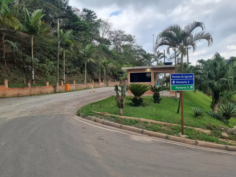 Operação da PF apreende lancha, carros de luxo e até moto aquática de influenciador Buzeira em condomínio de Igaratá