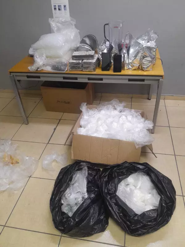 Operação da PM apreende 45 kg de drogas em Taubaté: motorista preso em blitz surpresa