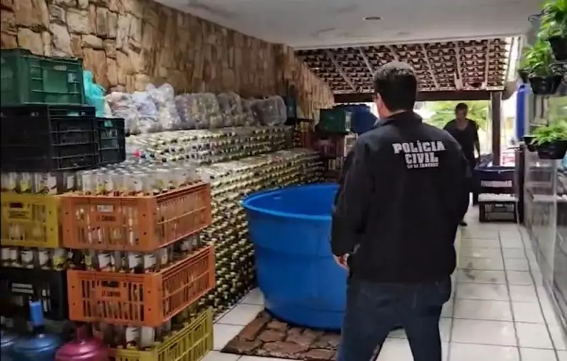 Operação da Polícia Civil desmantela esquema milionário de venda ilegal de bebidas no Rio