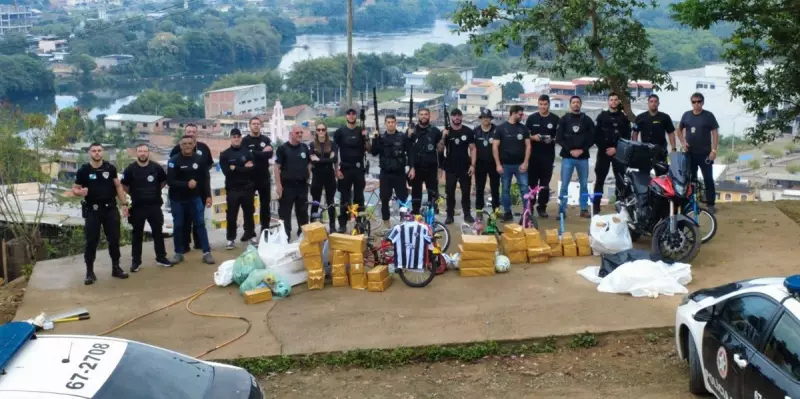 Operação da Polícia Civil desmantela rede de tráfico em Santo Antônio de Pádua: drogas e armas apreendidas