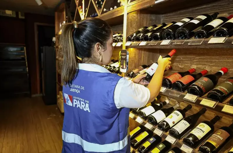 Operação em Belém combate bebidas adulteradas após mortes por metanol