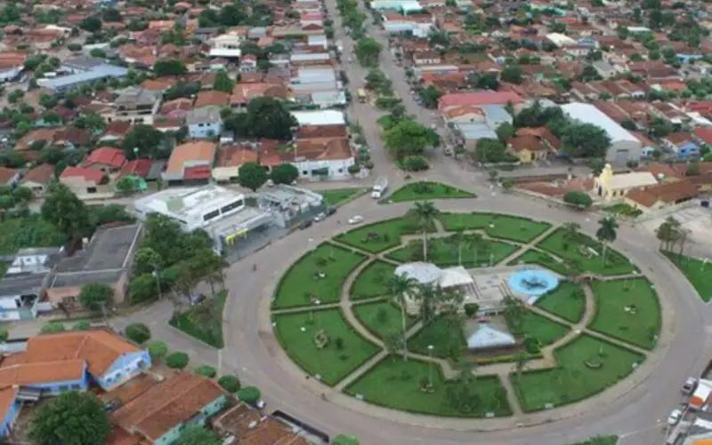 Ouro Goiano: Descubra a Cidade que Une Arqueologia Milenar, Lago Azul e Produção de Açaí