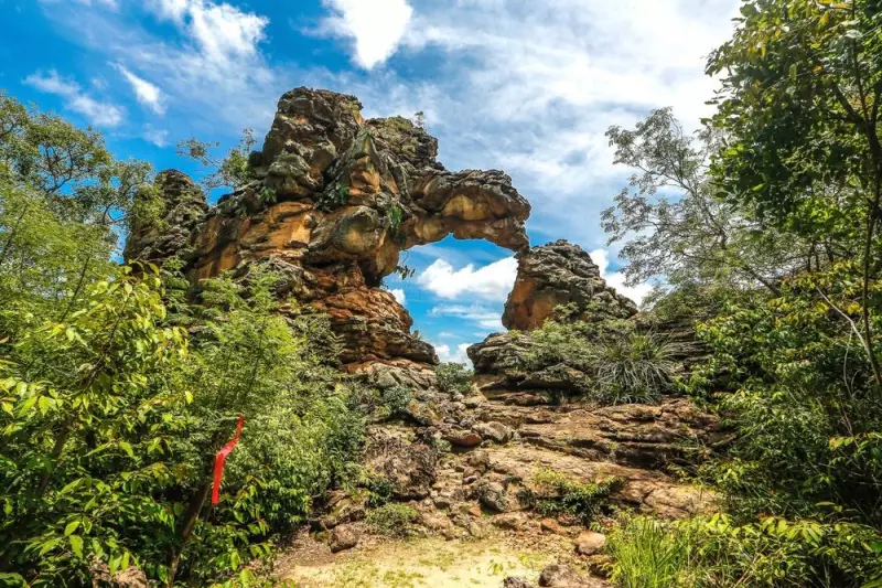 Parque Nacional de Sete Cidades Atrai Mais de 30 Mil Turistas em 2025: Um Fenômeno de Natureza e Cultura
