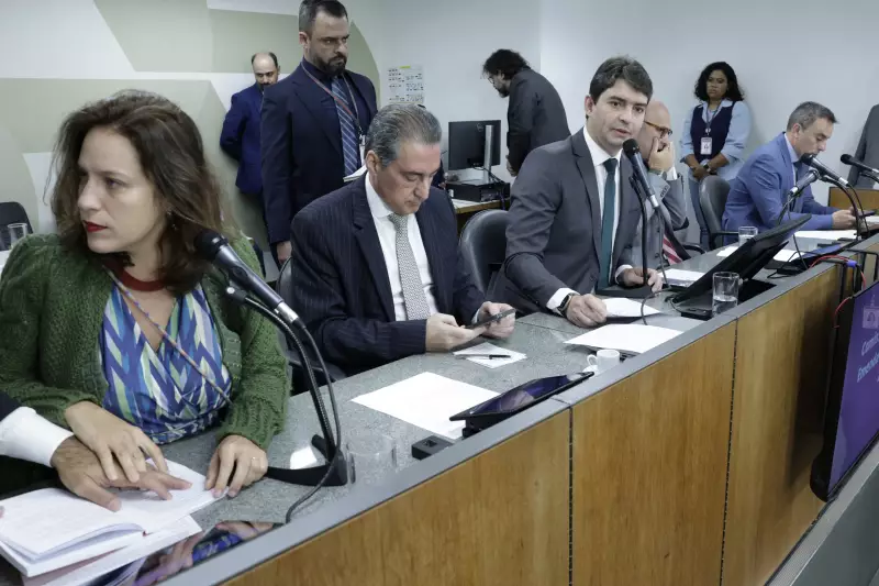 PEC da Privatização: Venda da Copasa e Gasmig avança sem referendo em MG; votação é adiada