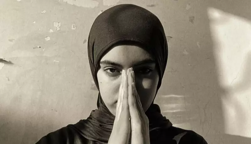 Poeta Palestina Revela Saudade dos Dias Tédios: Um Grito de Esperança em Meio ao Caos