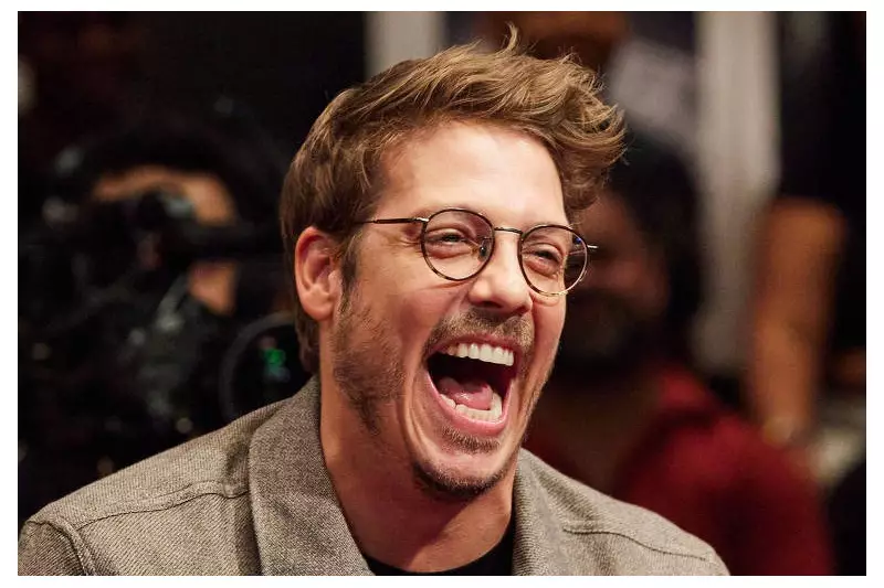 Porchat em Saia Justa: Passado Político de Luciano Huck Vira Alvo de Piada Incômoda