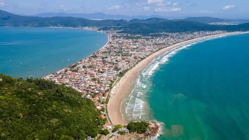 Praias de SC Próximas do Verão: 77% dos Pontos Próprios para Banho, Aponta Análise