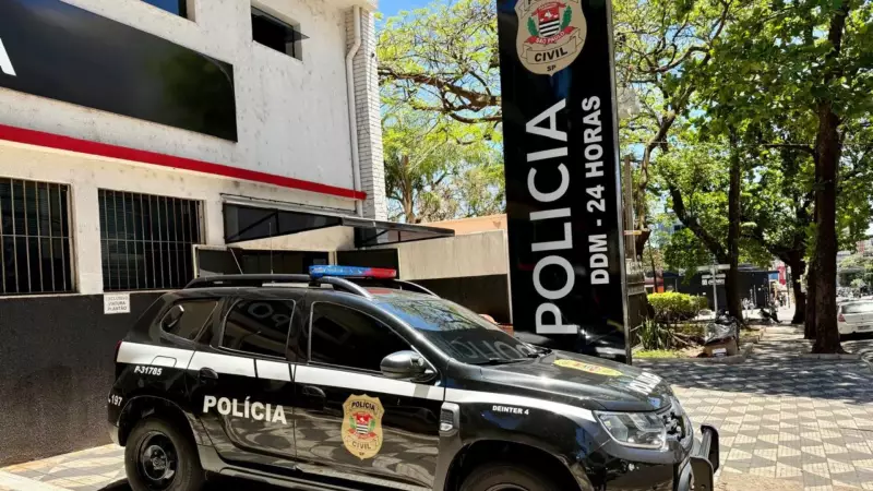 Professor acusado de assédio falta a depoimento na DDM de Bauru; caso gera revolta