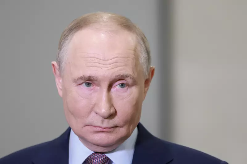 Putin Desafia EUA: Sanções São 'Ato Hostil' e Rússia Não Cederá à Pressão
