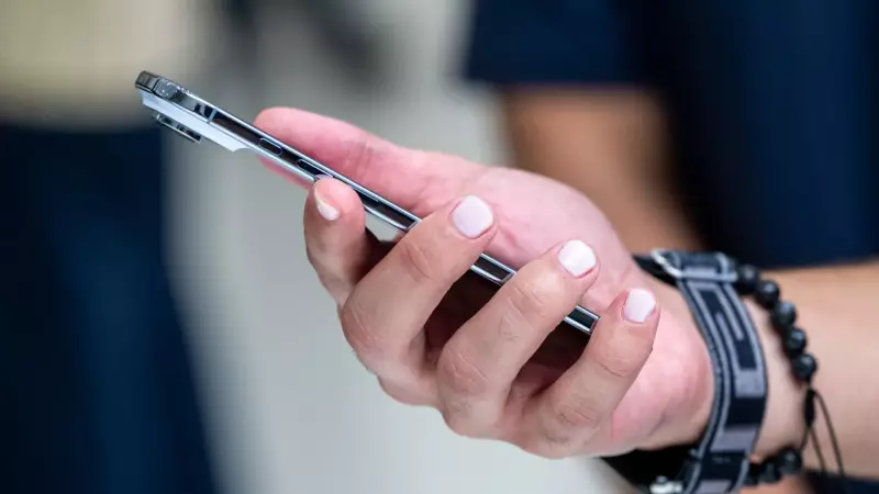 Rio em Alerta: Celular Roubado a Cada 10 Minutos Revela Crise de Segurança Urbana