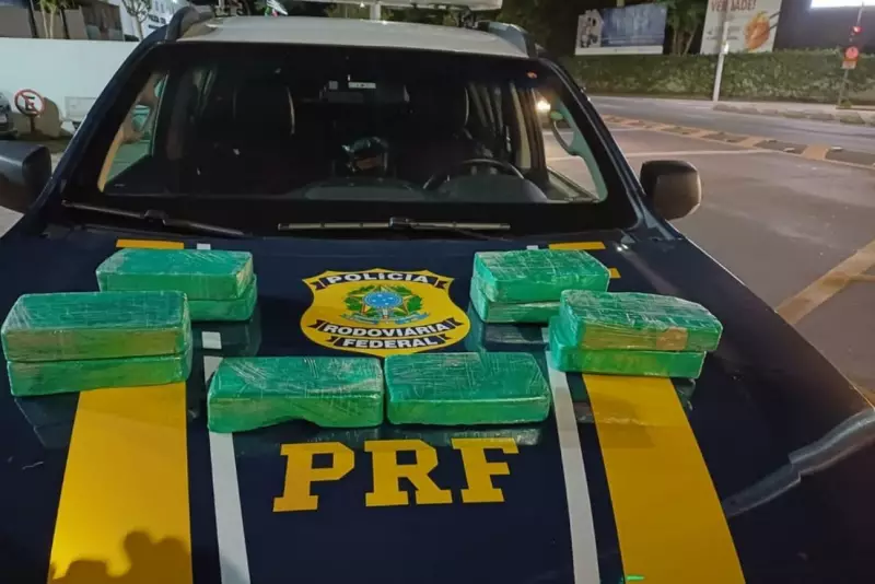 Rodovia Fernão Dias: Motorista preso com 10 kg de crack escondidos no painel do carro