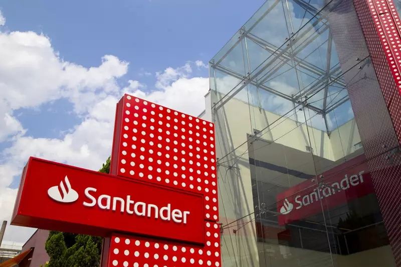 Santander em Apuros: Aplicativo Sai do Ar e Deixa Clientes Furiosos nas Redes Sociais