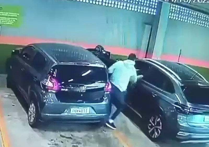 SEQUESTRO RELÂMPAGO: Mulher é arrastada para carro à força em supermercado de São Paulo; veja o vídeo chocante