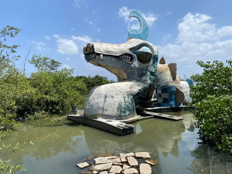 Serpente Lulu é removida da Lagoa da Jansen: escultura icônica de São Luís passa por reforma emergencial