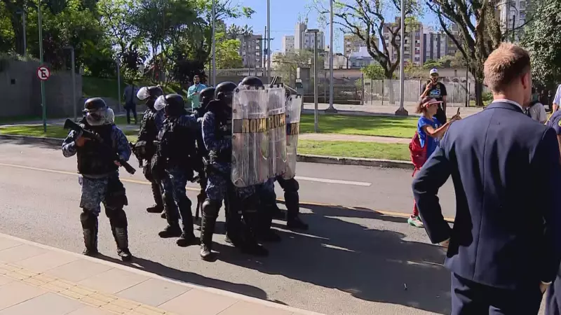 Sessão na Câmara de Porto Alegre é Suspensa Após Invasão de Manifestantes: Veja o Que Aconteceu