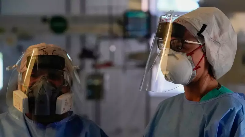 Stratus: Nova Variante da COVID-19 se Espalha pelo Reino Unido e Acende Alerta Global