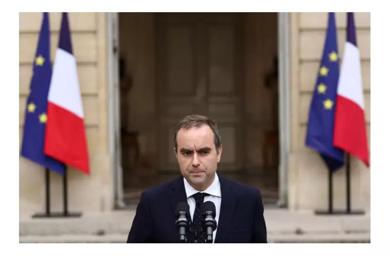 Terremoto Político na França: Governo Renuncia em Menos de 24 Horas em Meio a Crise Institucional