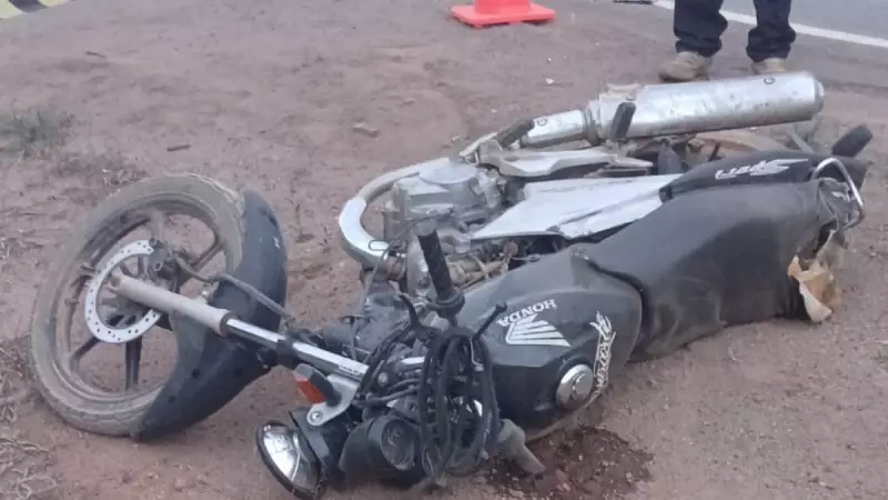 Tragédia na MG-120: Motociclista perde a vida em colisão com caminhão ao sair de acesso rural