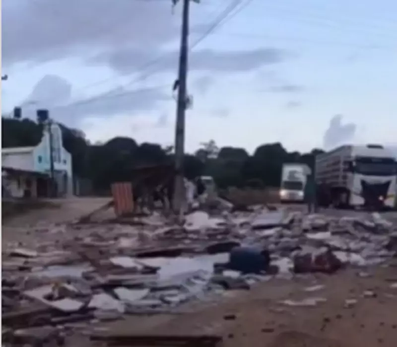Tragédia na BR-101: Carreta Descontrolada Atropela Passageiros em Ponto de Ônibus em Messias