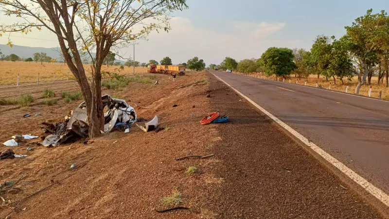 Tragédia na BR-158: Colisão frontal entre carro e carreta deixa duas vítimas fatais em Mato Grosso