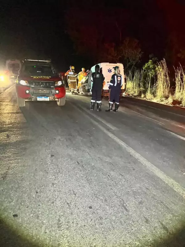 Tragédia na BR-251: Ambulância colide com caminhão e deixa três mortos em Minas Gerais