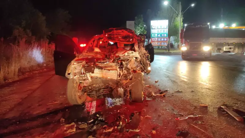 Tragédia na BR-365: Caminhonete colide com caminhão e motorista não resiste aos ferimentos