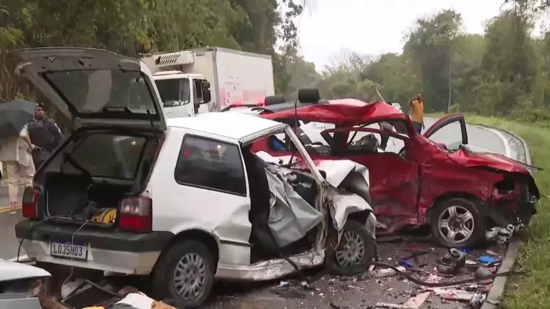 Tragédia na ES-490: Colisão frontal no Sul do ES deixa duas vítimas fatais e quatro feridos