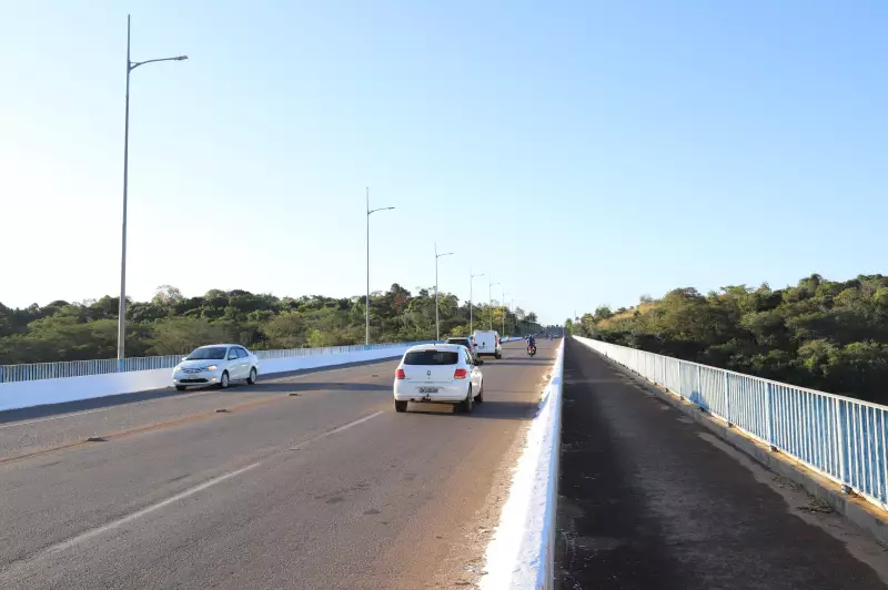 Tragédia na Ponte de Palmas: Jovem Executado a Tiros e Adolescente Baleada em Ataque Brutal