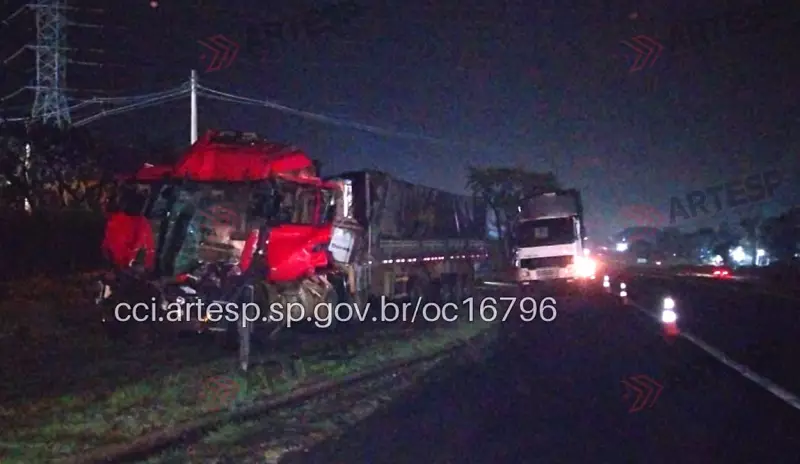 Tragédia na Rodovia: Caminhoneiro Perde a Vida em Colisão Traseira na SP-330 em Leme