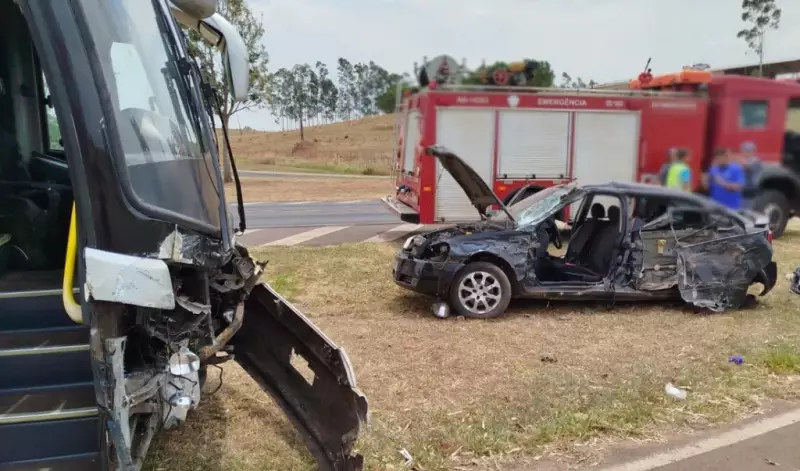 Tragédia na SP-425: Motorista Não Resiste a Colisão Frontal com Ônibus em Presidente Prudente