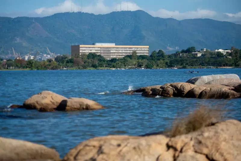UFRJ Abre 125 Vagas para Professores: Concurso Público com Inscrições até 24 de Outubro