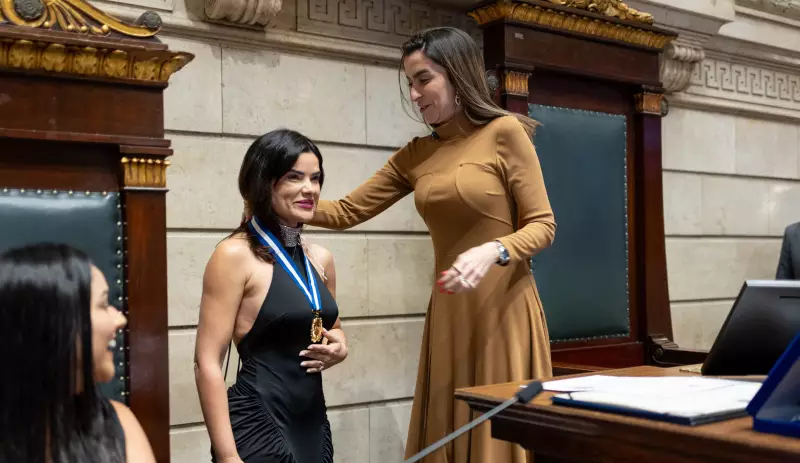 Vanessa Giacomo: Atriz Recebe Honraria na Câmara do Rio por Trabalho Social Transformador